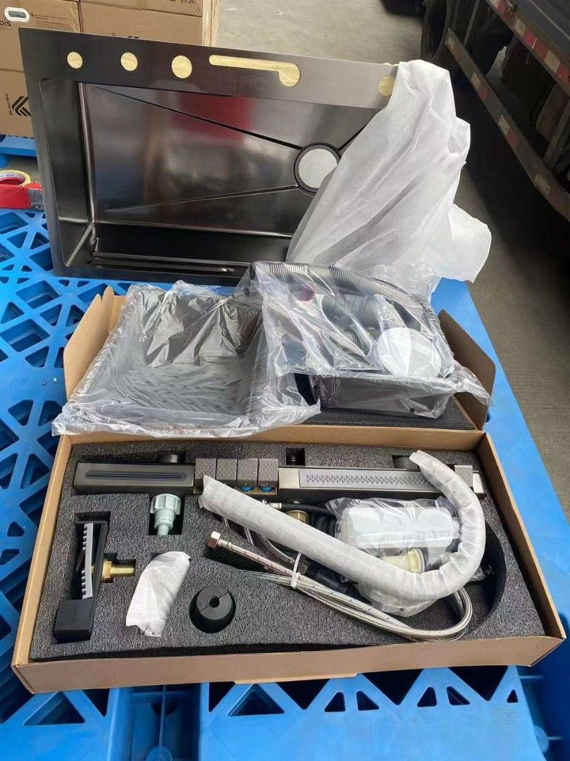 Kitchen sink singki multi function (Category: Bathroom & Kitchen Fixtures) located in Petaling Jaya. Submitted by nsseng (Listing ID 1389393009, Image 2). Description: function wise still okay cosmetic glass shattered a bit sent on the sink new one rm999 now selling 199 nego till let go.