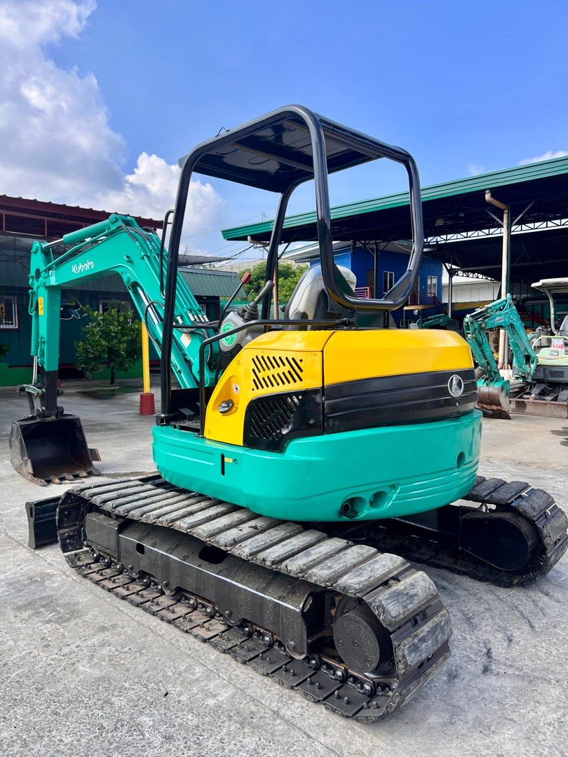Kubota U40s (Category: Industrial Equipment) located in Quezon City. Submitted by joemelyn20 (Listing ID 1389300599, Image 1). Description: Kubota u40s 0.16cbm 4 cylinder Kubota engine Same size ng pc40 Free fully recondition Free repaint and upholstery With 1 month warranty for pump and engine For more details and inquiries pls Pm or call Ms. joms 09267665558.