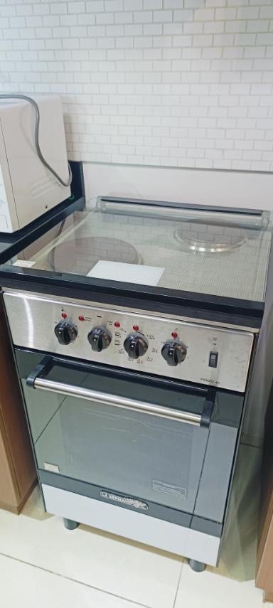 La Germania Cooking Range FS5002-40XR (Category: Cookers) located in Quezon City. Submitted by lexie1102 (Listing ID 1389388799, Image 1). Description: External Dimensions: Ht: 88cm Depth: 54cm Width: 50cm Description: 2 hotplates bottom electric oven Well- Used with care Reason for selling- upgrade Pick up at BGC across SM Aura.