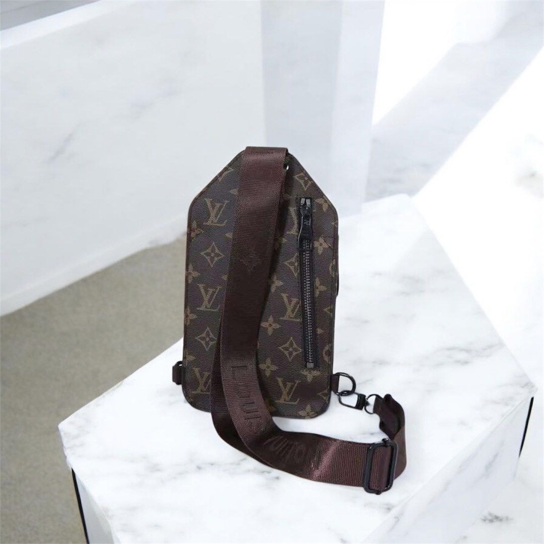 LOUIS VUITTON BODY BAG (Category: Luxury Bags & Wallets) located in Manila. Submitted by scarlett_hope (Listing ID 1389402633, Image 2). Description: CONDITION: BRAND NEW COLOR RATE: 10/10 MOP: GCASH COURIER: J&T .