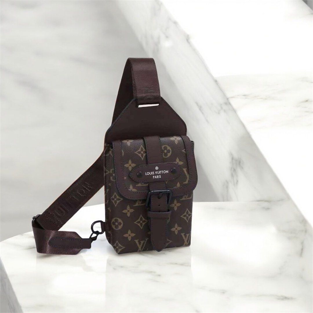 LOUIS VUITTON BODY BAG (Category: Luxury Bags & Wallets) located in Manila. Submitted by scarlett_hope (Listing ID 1389402633, Image 1). Description: CONDITION: BRAND NEW COLOR RATE: 10/10 MOP: GCASH COURIER: J&T .