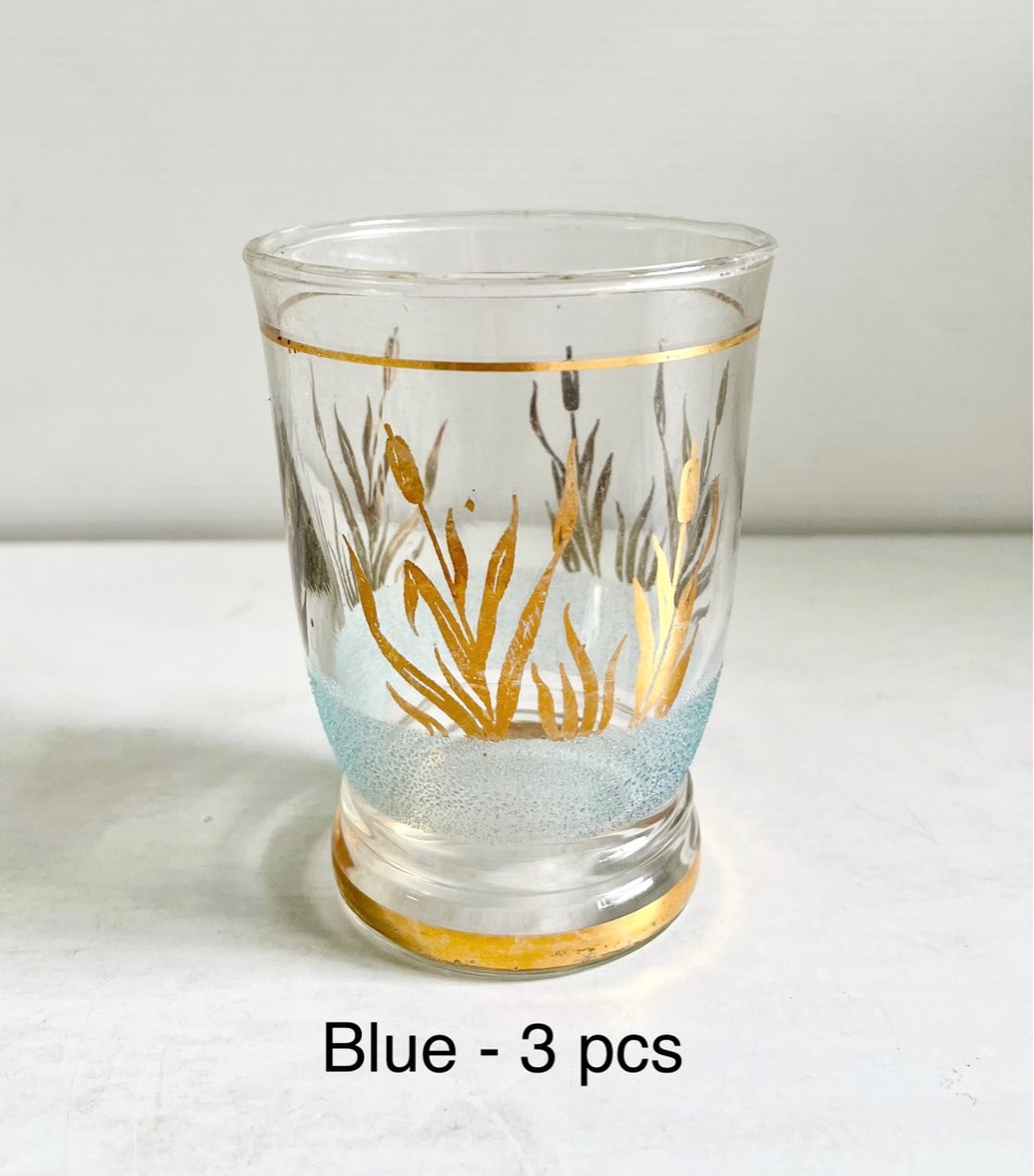 Lovely Rare Vintage 1970s Small Glassware Drinking Glasses With Golden Lovely Rare Vintage 1970s Small Glassware Drinking Glasses With Golden