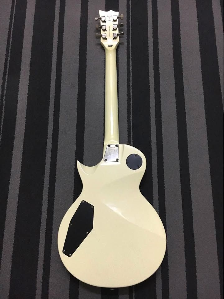 LTD Eclipse 50 (Category: Musical Instruments) located in Pasir Mas. Submitted by negolaku59630 (Listing ID 1389479724, Image 2). Description: LTD Eclipse 50 condition terpakai terdapat kesan penggunaan peg tali D sedikit bengkok tapi tidak bermasalah. pickups ori ESP design stainless steel frets semua berfungsi baik.