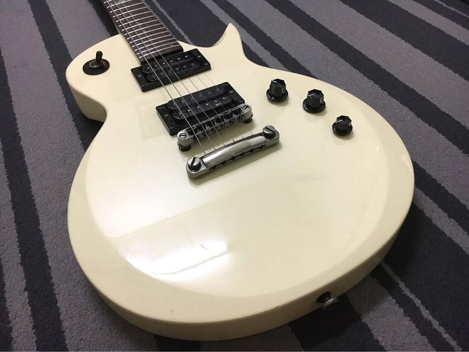 LTD Eclipse 50 (Category: Musical Instruments) located in Pasir Mas. Submitted by negolaku59630 (Listing ID 1389479724, Image 3). Description: LTD Eclipse 50 condition terpakai terdapat kesan penggunaan peg tali D sedikit bengkok tapi tidak bermasalah. pickups ori ESP design stainless steel frets semua berfungsi baik.