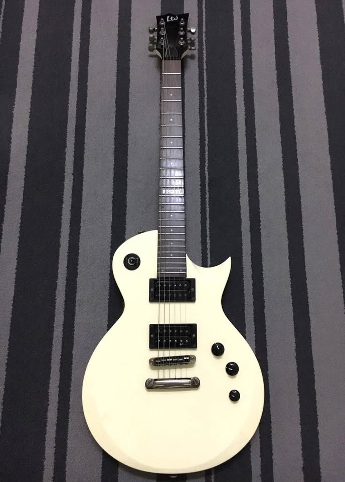LTD Eclipse 50 (Category: Musical Instruments) located in Pasir Mas. Submitted by negolaku59630 (Listing ID 1389479724, Image 1). Description: LTD Eclipse 50 condition terpakai terdapat kesan penggunaan peg tali D sedikit bengkok tapi tidak bermasalah. pickups ori ESP design stainless steel frets semua berfungsi baik.
