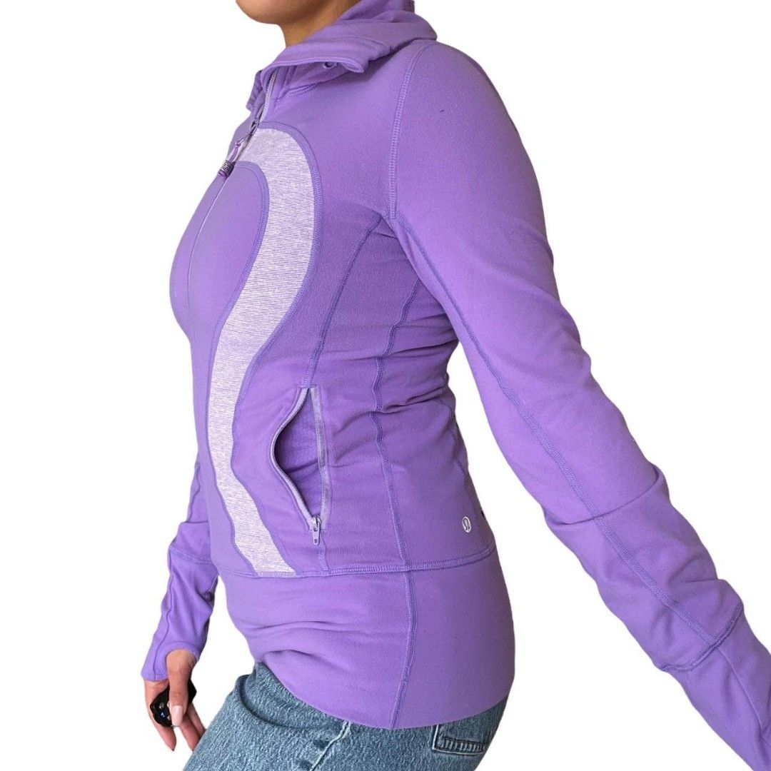 Lululemon (Category: Coats, Jackets and Outerwear) located in Mangaldan. Submitted by sumer21 (Listing ID 1389417534, Image 3). Description: Lululemon Width 18 Length 25 Dot 6 Cut wash tags Color rate 9/10 Condition 9/10.
