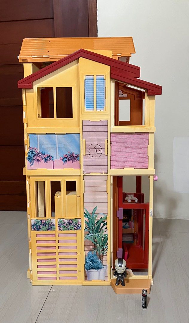 Mansion Barbie toy house and kitchen (Category: Kids Toys) located in Cabangan. Submitted by therare1 (Listing ID 1389357921, Image 2). Description: As is, playable, original.