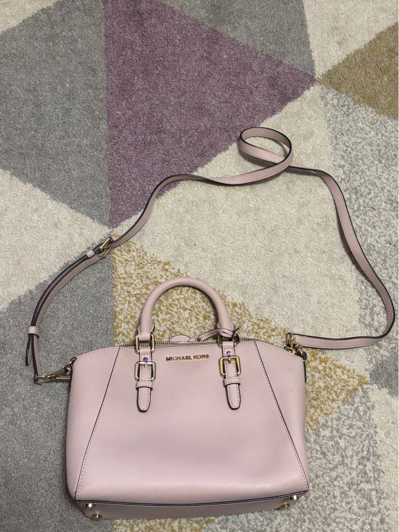 Michael Kors Cross Body (Category: Cross-body Bags) located in Manila. Submitted by purple.rish (Listing ID 1389393409, Image 1). Description: .