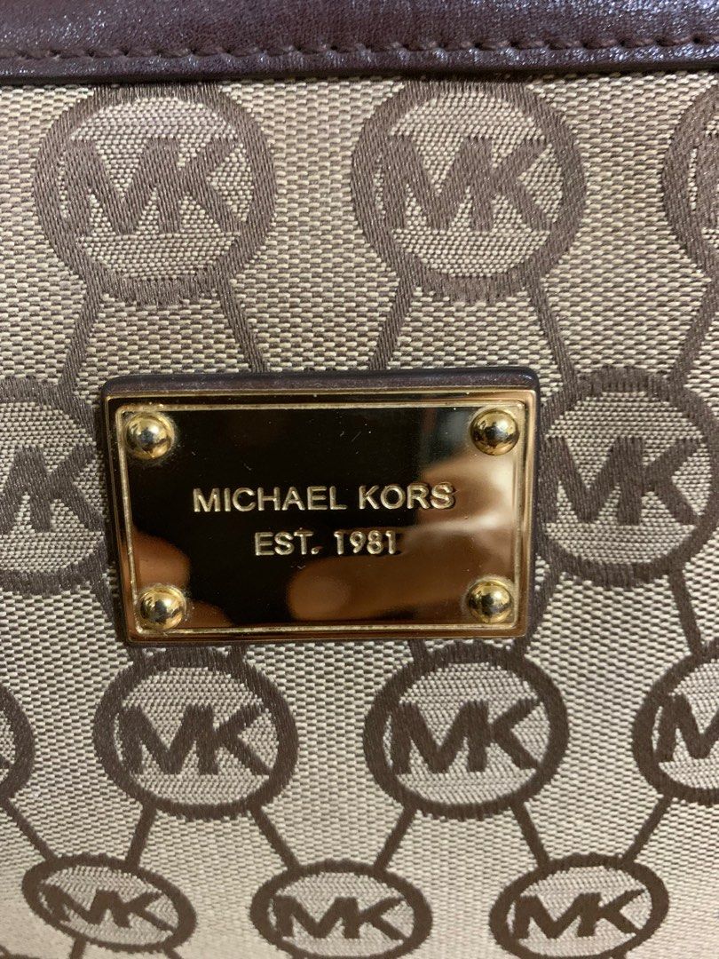 Michael Kors Hand/Tote Bag (Category: Tote Bags) located in Batangas. Submitted by roams (Listing ID 1389301277, Image 2). Description: In very good conditions Bought in Dubai Slightly used Just pm❤️.