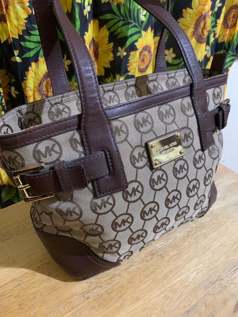 Michael Kors Hand/Tote Bag (Category: Tote Bags) located in Batangas. Submitted by roams (Listing ID 1389301277, Image 3). Description: In very good conditions Bought in Dubai Slightly used Just pm❤️.
