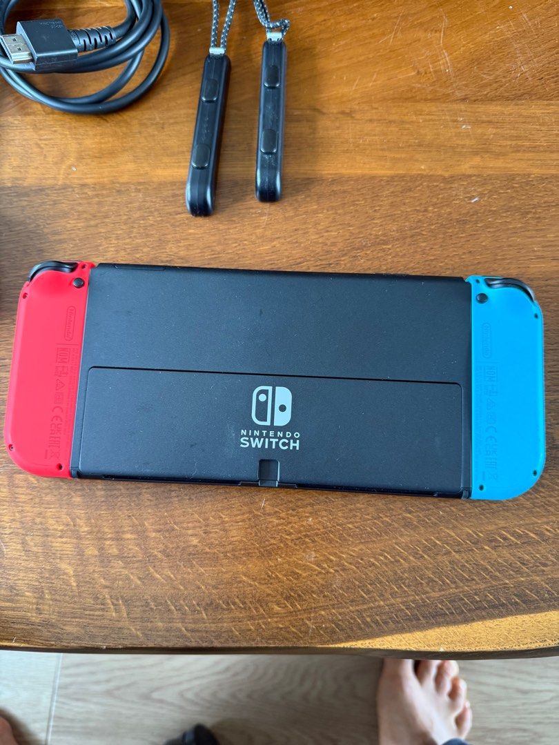 Nintendo Switch OLED （分類：Nintendo 任天堂）位於 Hong Kong。 由 tongzilla 提交（商品編號 1389340742，圖片 2）。簡介： PLEASE READ: - I will NOT answer any questions that has been answered here. - Only message me about PICK UP DATE and TIME. - Pick up location: Tai Hang Road, Wan Chai. NO DELIVERY OR MEET UP. - Price $1300 FIRM. - 100% authentic Nintendo Switch OLED from authorized dealer in Hong Kong. - Used less than 3 times. - No scratches on screen. - All accessories 