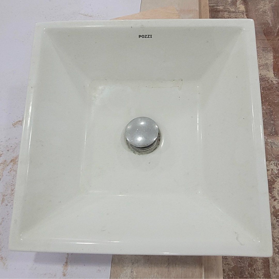 Pozzi square lavatory basin (42x42x15) (Category: Bathroom & Kitchen Fixtures) located in Quezon City. Submitted by selling.thingzzz (Listing ID 1389379312, Image 1). Description: .