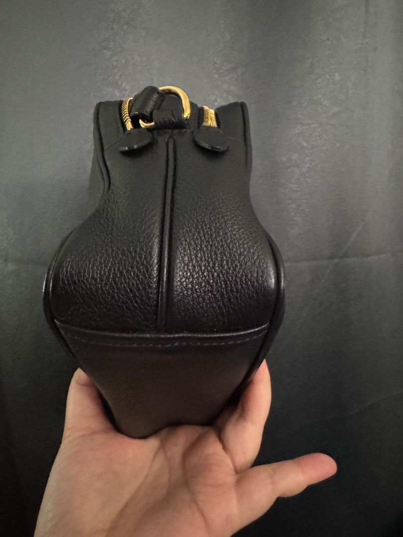 Prada Camera Bag (Category: Luxury Bags & Wallets) located in Makati City. Submitted by abundanceshop888 (Listing ID 1389483585, Image 2). Description: .