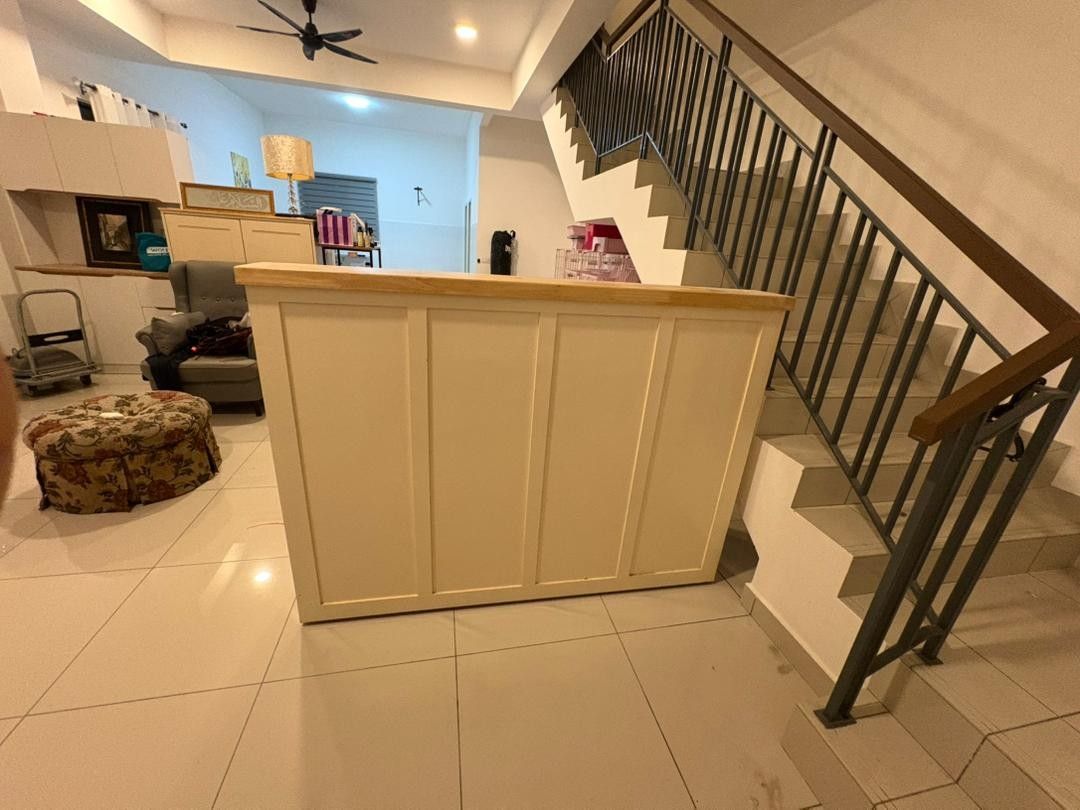 Reception Table (Category: Office & Business Technology) located in Subang Jaya. Submitted by deernaddie (Listing ID 1389462618, Image 2). Description: Purchased for 3k Selling for 800 Self collect lalamove.