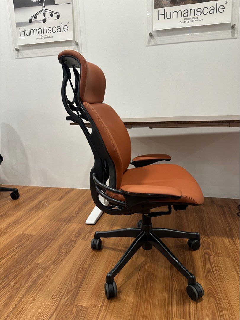 Seated by apple CEO Tim Cook Retail new at RM15k Humanscale freedom ergonomic office chair golden brown colour (Category: Office & Business Technology) located in Petaling Jaya. Submitted by displayelement1 (Listing ID 1232088513, Image 3). Description: Same chair Seated by tim cook apple ceo https://linktr.ee/displayelement telegr@m link t.me/+FKJcSCWLUBA4MmRl AVAILABLE ON SHOPPE IF YOU WANT TO BUY USING SPAY LATER WE ACCEPT CREDIT CARD, DEBIT C