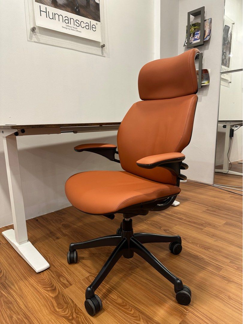 Seated by apple CEO Tim Cook Retail new at RM15k Humanscale freedom ergonomic office chair golden brown colour (Category: Office & Business Technology) located in Petaling Jaya. Submitted by displayelement1 (Listing ID 1232088513, Image 1). Description: Same chair Seated by tim cook apple ceo https://linktr.ee/displayelement telegr@m link t.me/+FKJcSCWLUBA4MmRl AVAILABLE ON SHOPPE IF YOU WANT TO BUY USING SPAY LATER WE ACCEPT CREDIT CARD, DEBIT C