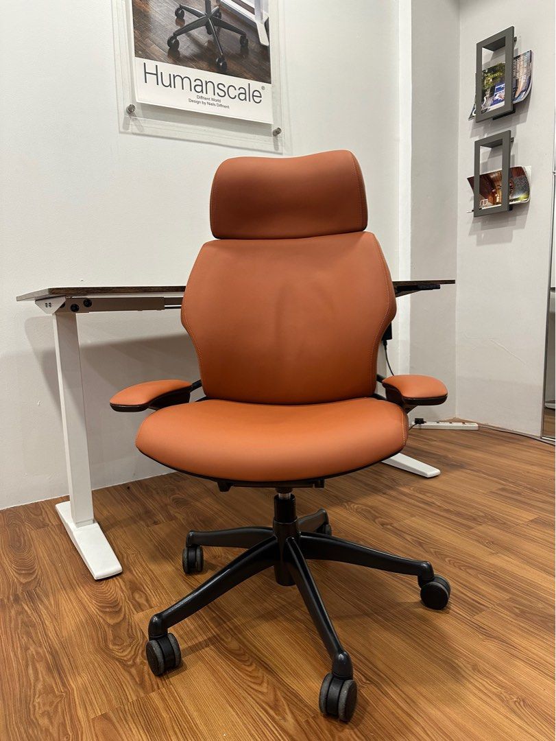 Seated by apple CEO Tim Cook Retail new at RM15k Humanscale freedom ergonomic office chair golden brown colour (Category: Office & Business Technology) located in Petaling Jaya. Submitted by displayelement1 (Listing ID 1232088513, Image 2). Description: Same chair Seated by tim cook apple ceo https://linktr.ee/displayelement telegr@m link t.me/+FKJcSCWLUBA4MmRl AVAILABLE ON SHOPPE IF YOU WANT TO BUY USING SPAY LATER WE ACCEPT CREDIT CARD, DEBIT C