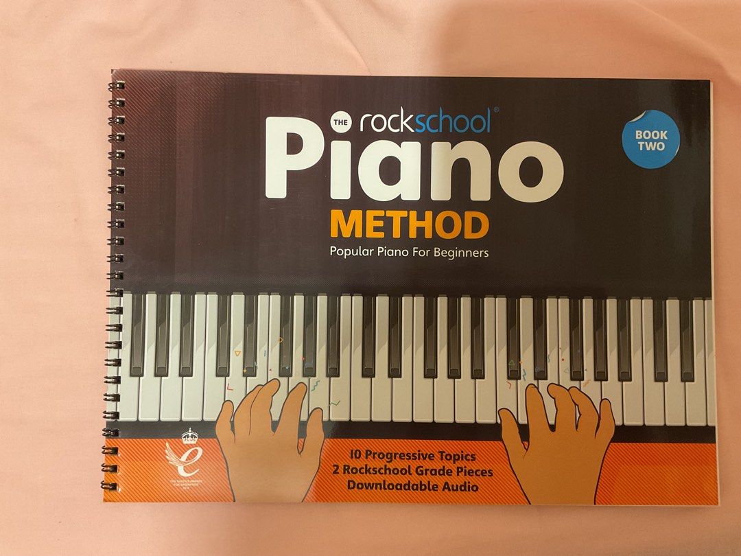 Rockschool Piano Method Book Two （分類：教科書）位於 Hong Kong。 由 georgechoy2019 提交（商品編號 1389440668，圖片 1）。簡介： Rockschool Piano Method Book Two for beginners. It includes 10 progressive topics, 2 Rockschool grade pieces, and downloadable audio. The book is spiral-bound. It is designed for popular piano for beginners.。