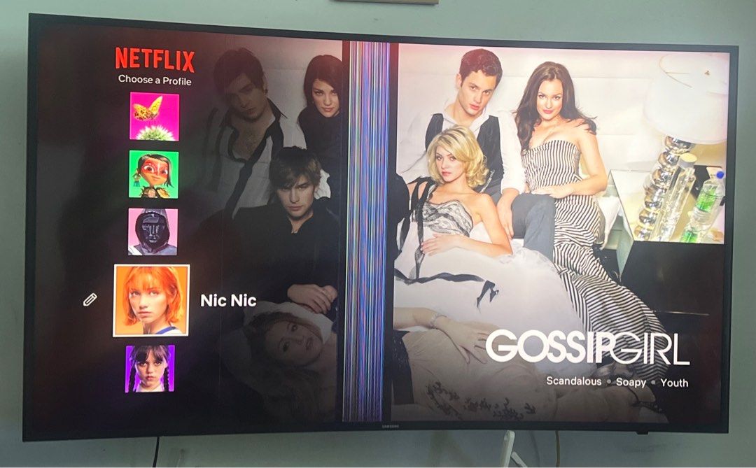 Samsung Curved TV (Category: TV) located in Makati City. Submitted by nicolaylay (Listing ID 1389308279, Image 1). Description: Flaw: LCD.