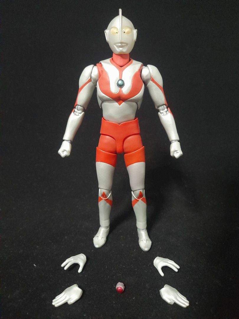 S.H. Figuarts Ultraman (1966) [BESTSELECTION] (Category: Figurines & Statues) located in Mandaluyong City. Submitted by shadsilo (Listing ID 1389461970, Image 2). Description: Complete |Back in box | Good condition Meetups in Mandaluyong area or Lalamove/Grab for shipping (shipping fee shouldered by buyer).