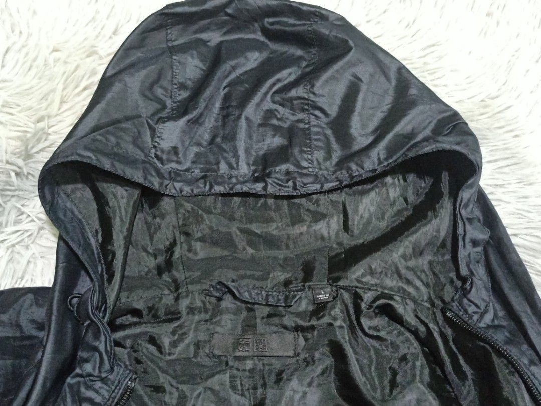 Uniqlo Men's Zip up Windbreaker Jacket (Category: Activewear) located in Alaminos. Submitted by aj_collection28 (Listing ID 1389402781, Image 3). Description: Color: Black Size: Large Dimes: 22.5W x 27L Excellent Condition No issue.