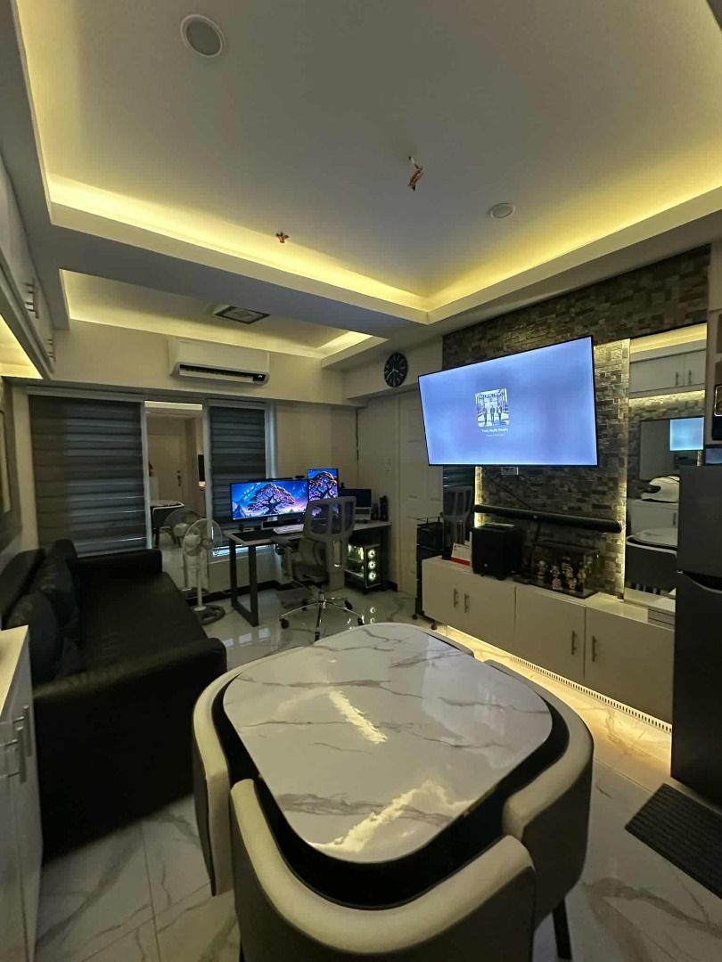 Victoria Sports Tower (Category: Apartments & Condos) located in Caloocan City. Submitted by mylaroses24267 (Listing ID 1198765199, Image 1). Description: Looking for a cozy L-shape flat? Head over here now!! Be our lucky renter and enjoy the serenity this condo brings. No more worries!! Enjoy this flat with BRAND NEW furniture and appliances only for P27,000!!! Located in Victoria Sports Tower, Quezon City - Adjacent to Kamuning MRT Station - fu