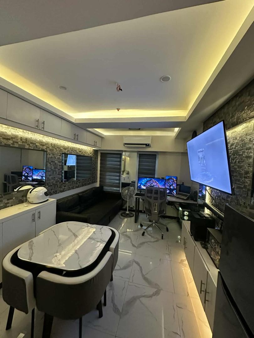 Victoria Sports Tower (Category: Apartments & Condos) located in Caloocan City. Submitted by mylaroses24267 (Listing ID 1198765199, Image 3). Description: Looking for a cozy L-shape flat? Head over here now!! Be our lucky renter and enjoy the serenity this condo brings. No more worries!! Enjoy this flat with BRAND NEW furniture and appliances only for P27,000!!! Located in Victoria Sports Tower, Quezon City - Adjacent to Kamuning MRT Station - fu
