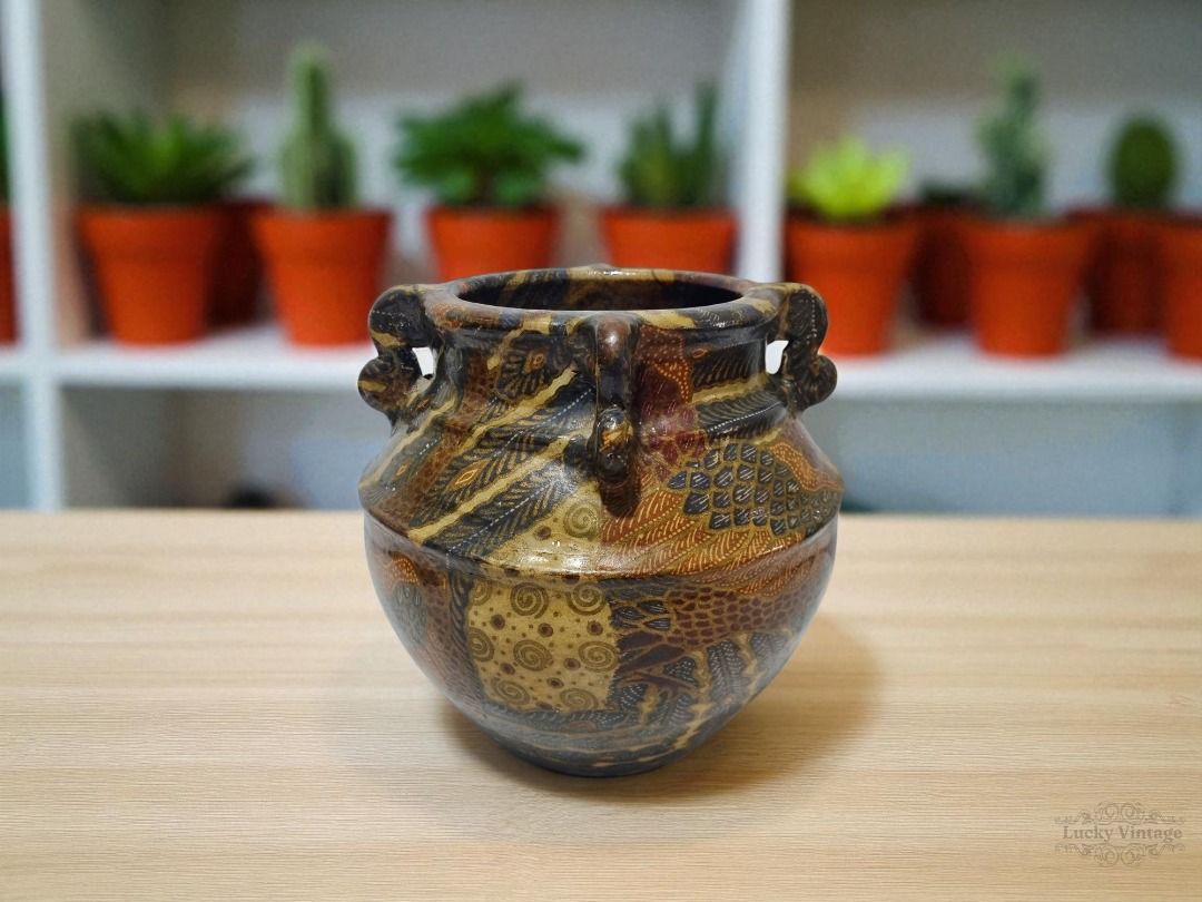 Vintage Pot Tanaman Motif Batik Lawas, Antik, Pajangan di Carousell