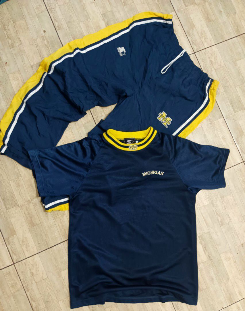 Vintage STARTER Michigan Wolverines (Category: Activewear) located in Cotabato. Submitted by silvervintage77 (Listing ID 1389417835, Image 1). Description: Vintage STARTER Michigan Wolverines excellent 9.8/10 color rate Size L.