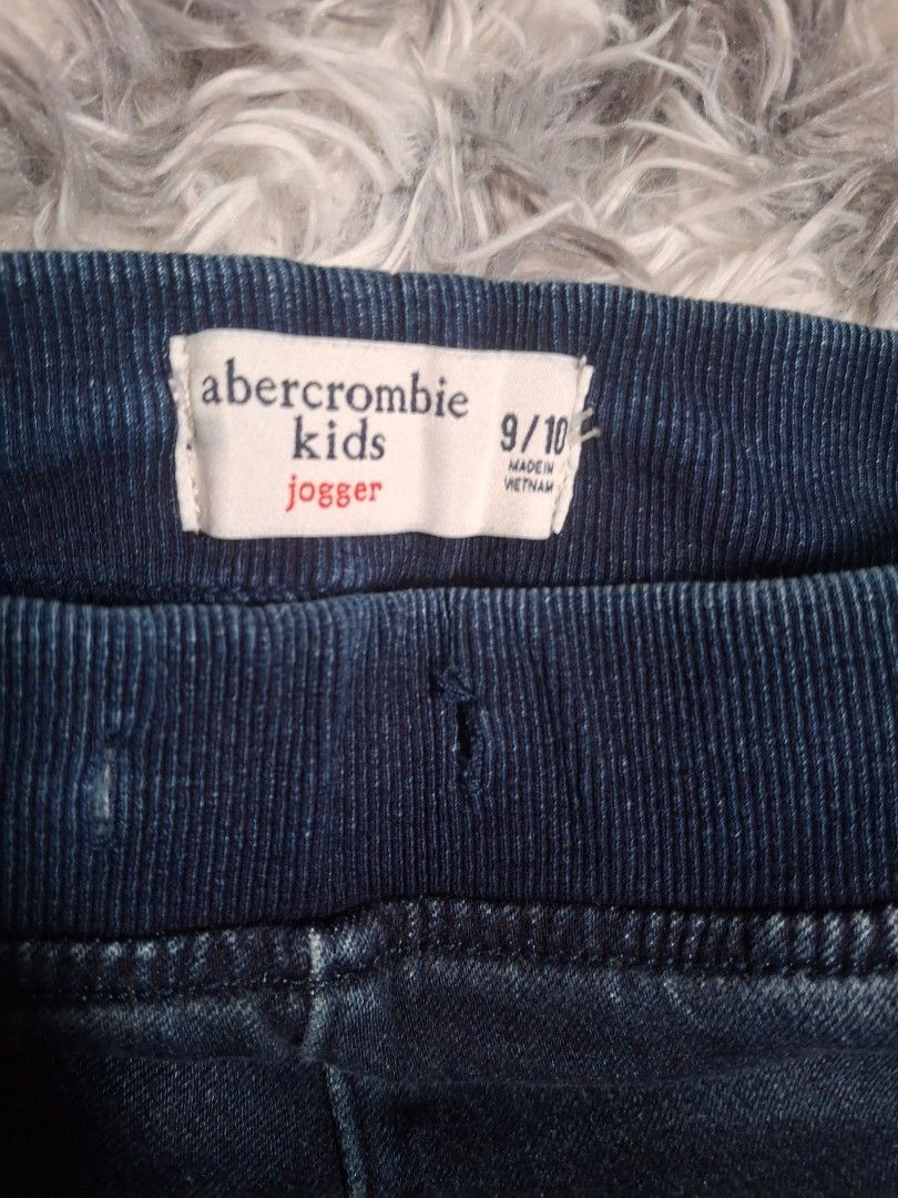 ABERCROMBIE KIDS JOGGER (Category: Babies & Kids Fashion) located in Bulacan. Submitted by stacksonracks_ph (Listing ID 1389548245, Image 2). Description: Color: Soft Denim Jogger Made in Vietnam Length: 32 inches Waist: 12 inches.
