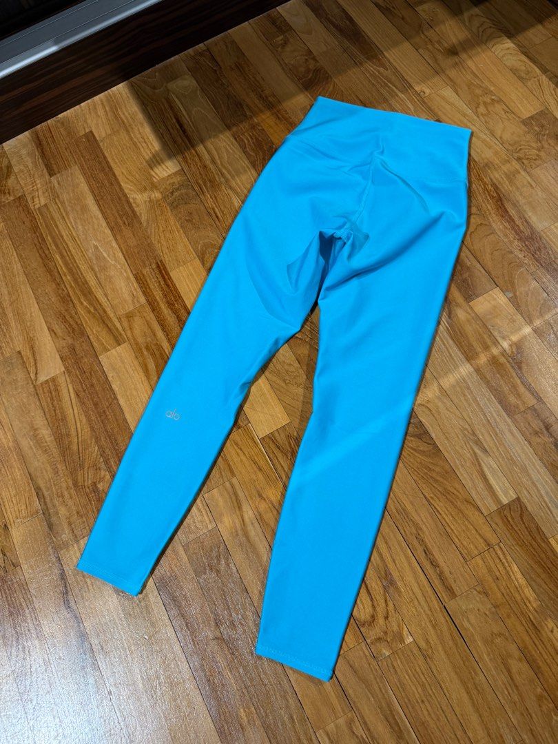 Alo Yoga Airlift 7/8 Leggings - XS- blue (Category: Activewear) located in Singapore. Submitted by bunnygirl1117 (Listing ID 1389524455, Image 1). Description: Price is fixed / do not bargain Payment pay now/ paylah I prefer to mail and Free postage is provided / if self pick up pls pick from Hume Ave - Alo Yoga leggings - Bright blue, size XS - High-waisted - Excellent condition - Made in Vietnam - Comfortable and flattering fit - Great for yoga