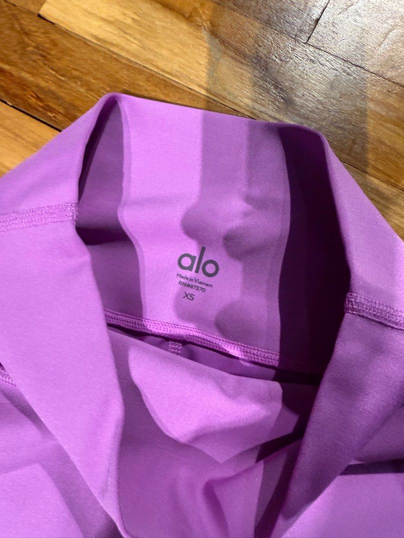 Alo Yoga Airlift 7/8 Leggings - XS , color Electric violet (Category: Activewear) located in Singapore. Submitted by bunnygirl1117 (Listing ID 1389525142, Image 3). Description: Price is fixed / do not bargain Payment pay now/ paylah I prefer to mail and Free postage is provided / if self pick up pls pick from Hume Ave - Alo Yoga leggings in excellent condition - Beautiful lavender color - Made from comfortable, high-quality material - Size: XS -