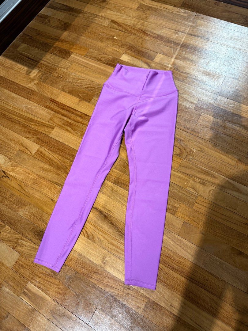Alo Yoga Airlift 7/8 Leggings - XS , color Electric violet (Category: Activewear) located in Singapore. Submitted by bunnygirl1117 (Listing ID 1389525142, Image 1). Description: Price is fixed / do not bargain Payment pay now/ paylah I prefer to mail and Free postage is provided / if self pick up pls pick from Hume Ave - Alo Yoga leggings in excellent condition - Beautiful lavender color - Made from comfortable, high-quality material - Size: XS -