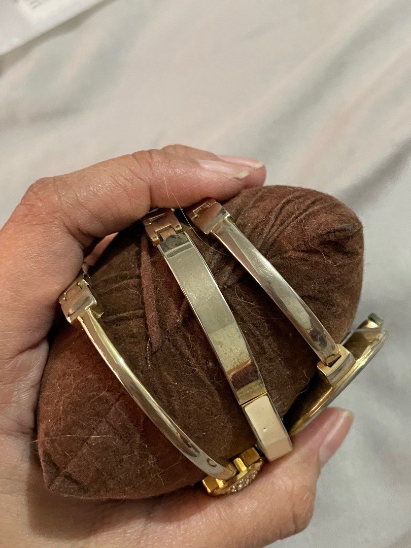 Anne Klein Watch Set (Category: Women's Watches) located in Quezon City. Submitted by decluttertherapymnl (Listing ID 1389641623, Image 3). Description: For Sale Used Anne Klein Watch Set No box nasira po RFS Decluttering Pick up in Pasig only Payment online or cash upon pick up.
