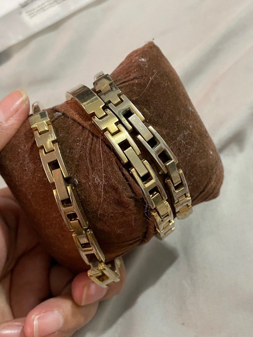 Anne Klein Watch Set (Category: Women's Watches) located in Quezon City. Submitted by decluttertherapymnl (Listing ID 1389641623, Image 2). Description: For Sale Used Anne Klein Watch Set No box nasira po RFS Decluttering Pick up in Pasig only Payment online or cash upon pick up.