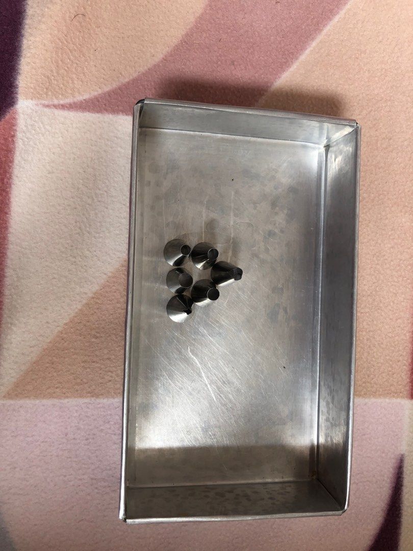 Baking Pan and Piping Tips (Category: Bakeware) located in General Trias. Submitted by previouslyadored147 (Listing ID 1389622302, Image 3). Description: 5x9 - 1 pc baking pan 6 pcs piping tips Free for a minimum purchase of Php 300..