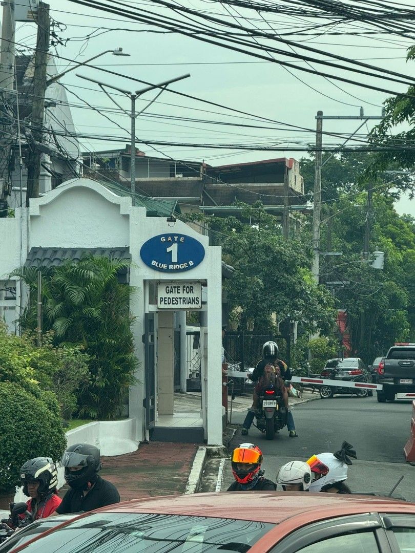FOR SALE: Blue Ridge B - House (Category: House & Lot) located in Manila. Submitted by zac_alfanta (Listing ID 1389633385, Image 2). Description: FOR SALE: Renovated 5-Bedroom Home in Blue Ridge B, Quezon City 📍 Location: Blue Ridge B, Quezon City 📏 Lot Area: 438 sqm 💰 Price: ₱80,000,000 Gross 🏡 Property Details: Fully renovated in 2022 4 Bedrooms with Toilet & Bath Master’s Bedroom with walk-in closet Den/5th Bedroom on the ground floor with