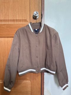 (Category: ) located in . Submitted by by.e. (Listing ID 1389572540, Image 1). Description: .