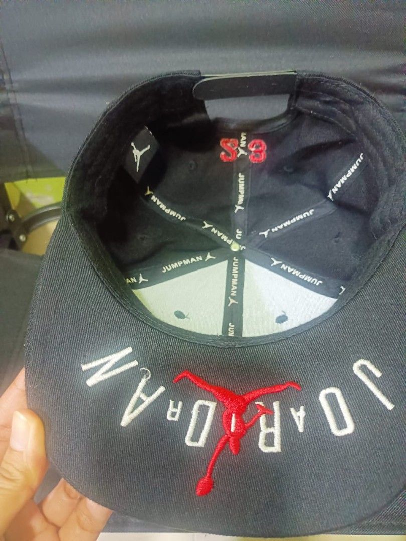 cap (Category: Cap & Hats) located in Klang. Submitted by qaseh77 (Listing ID 1389638990, Image 3). Description: postage 8 like new.