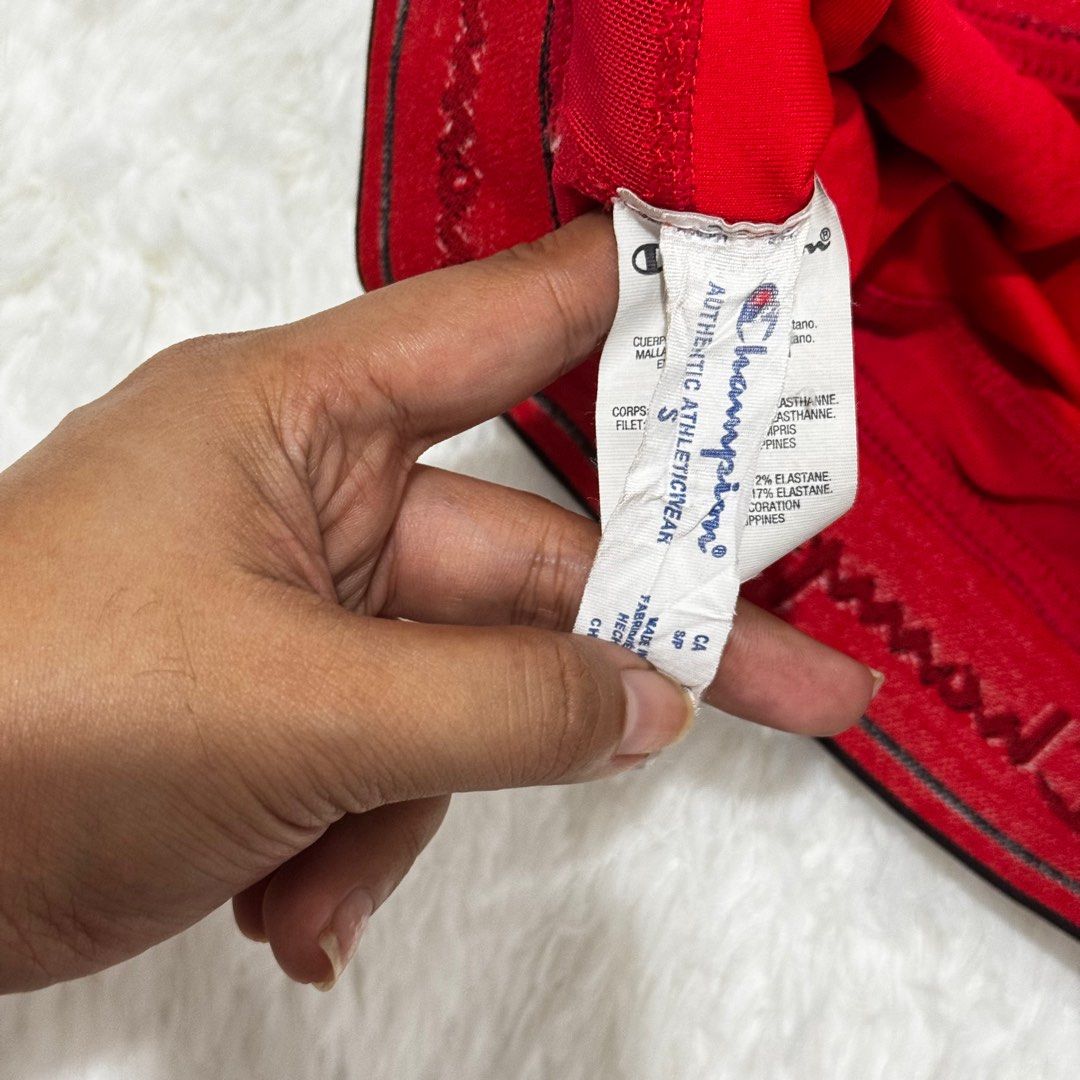 Champion Sports bra (Category: Activewear) located in Calamba. Submitted by nikitabee_ (Listing ID 1389554438, Image 2). Description: Size Small Crop top style No pads.