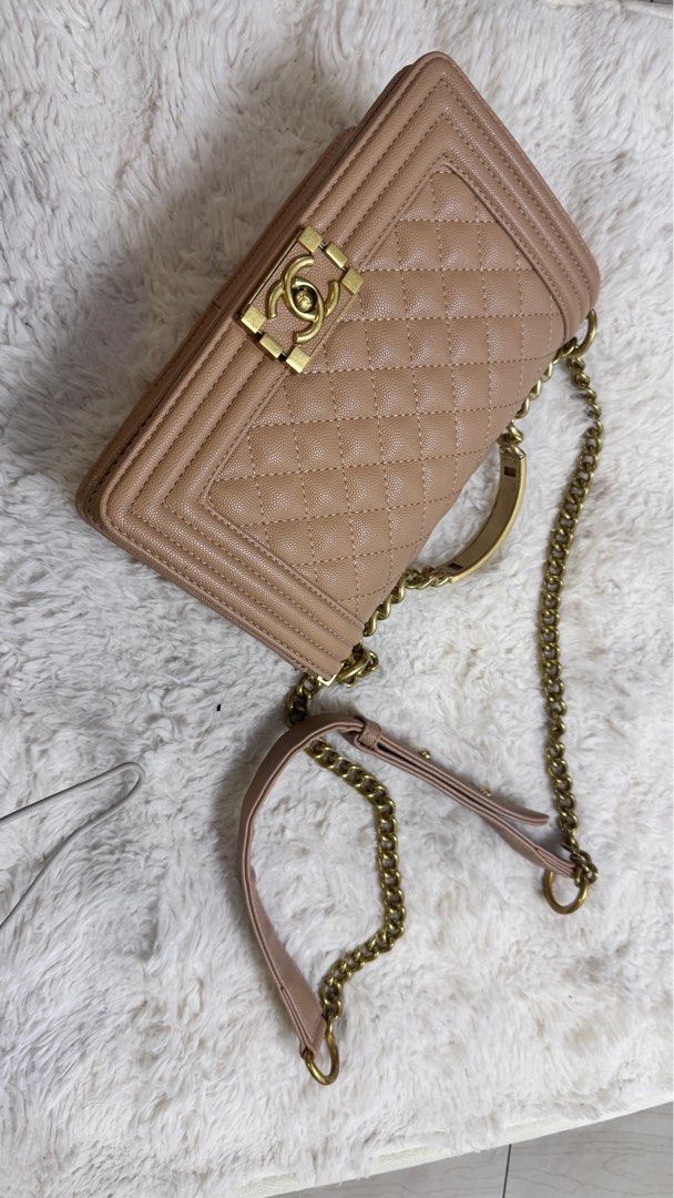 Chanel bag (Category: Shoulder Bags) located in Bacoor. Submitted by otchie (Listing ID 1389574172, Image 1). Description: .