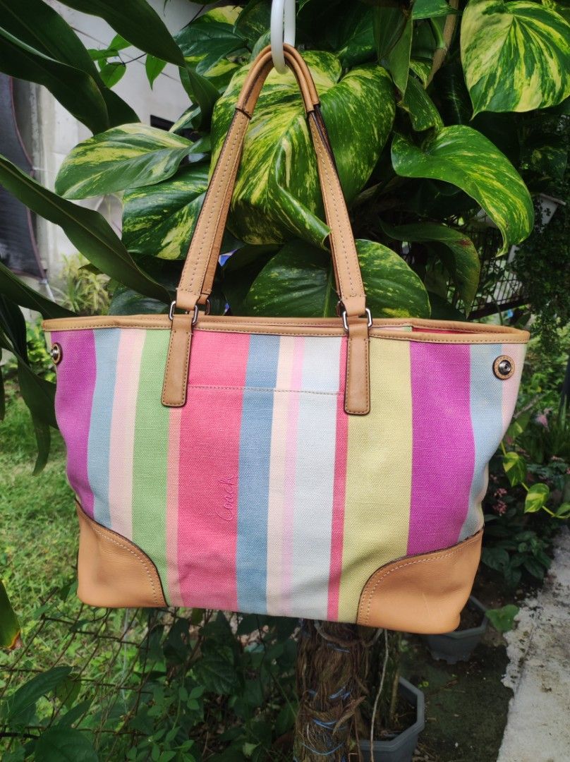 Coach Tote Bag (Category: Luxury Bags & Wallets) located in Naguilian. Submitted by a2aonlineshop (Listing ID 1389632899, Image 2). Description: not from ukay bought in Hong Kong... flaws are visible in the photos....
