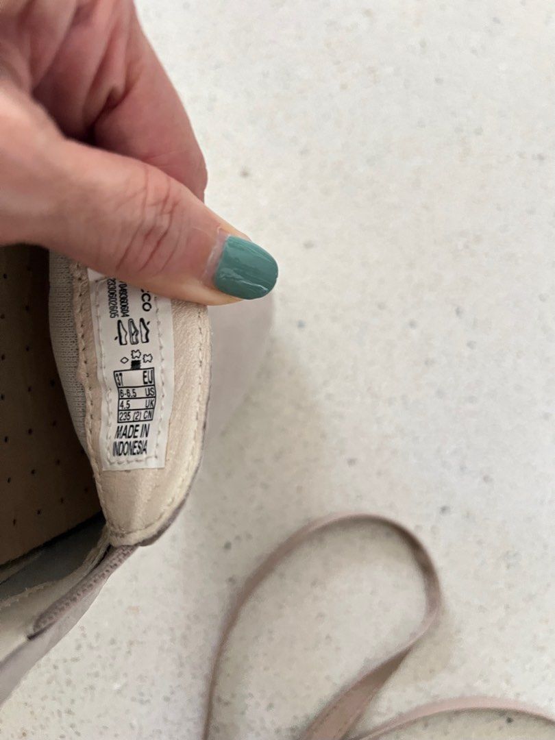 Ecco (Category: Sneakers) located in Singapore. Submitted by favouredone (Listing ID 1389134672, Image 3). Description: BN Beige in colour Leather front Extra width Super Comfy .