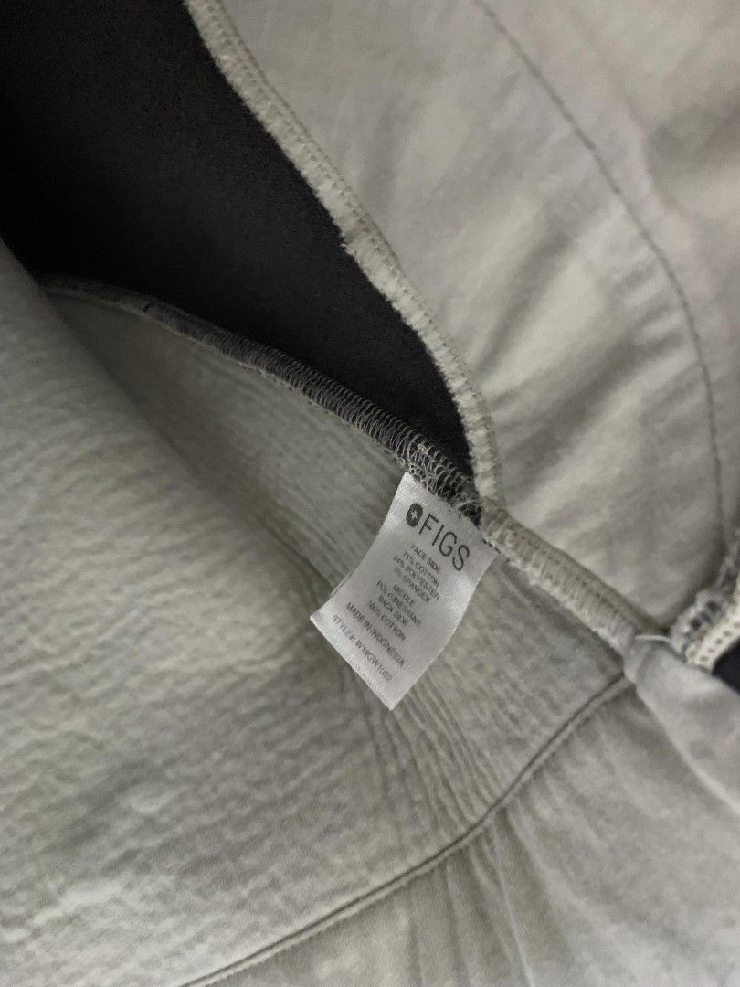FIGS NEOPRENE HALF ZIPPER JACKET (Category: Activewear) located in Manila. Submitted by getthiztodymoonfhph (Listing ID 1389660560, Image 3). Description: Will update dimension soon Minor issue see last pic Pasig location Payment gcash or bank transfer.