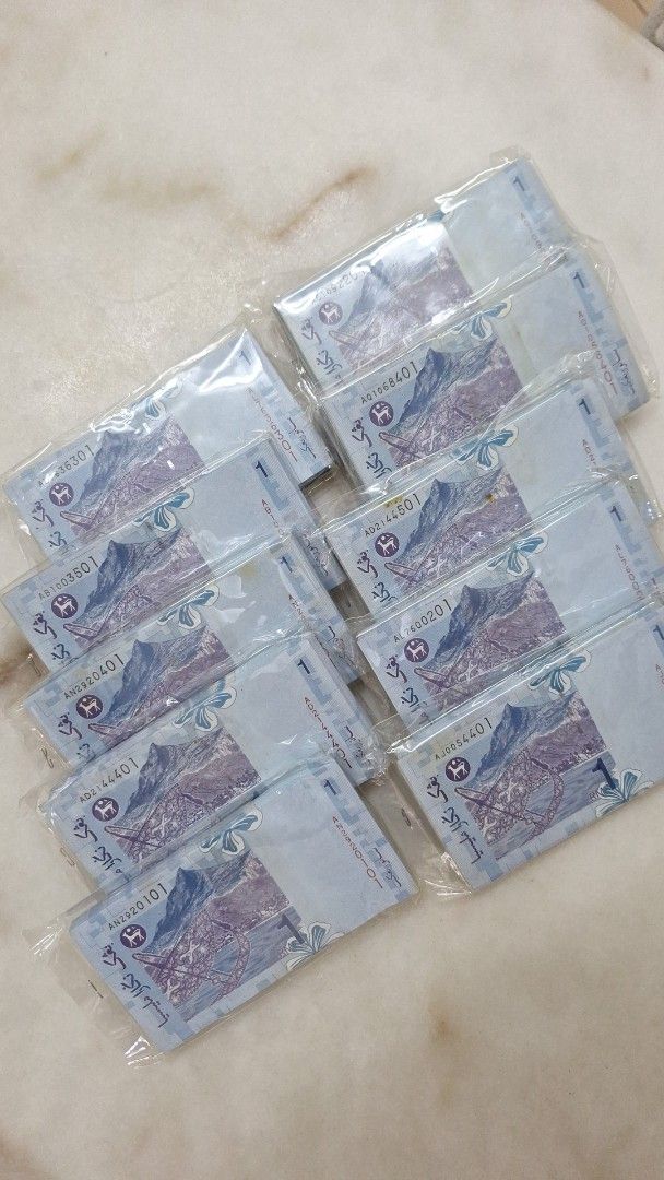 First Series One Ringgit Notes (Category: Currency) located in Kuala Lumpur. Submitted by diorhunk (Listing ID 1389502469, Image 1). Description: First Series One Ringgit Notes Running number AL7636201 - AL7636400 (200pcs) AQ1092201 - AQ1092300 (100pcs) AQ1068401 - AQ1068500 (100pcs) AN2920101 - AN2920200 (100pcs) AN2920401 - AN2920500 (100pcs) AD2144401 - AD2144600 (200pcs) AB1003501 - AB1003600 (100pcs) AJ0054401 - AJ00544500 (100pcs) Total 100
