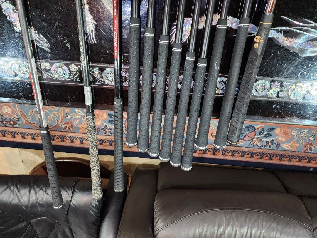 Golf Set (Category: Golf) located in Paranaque City. Submitted by manilagolfmarket (Listing ID 1389563438, Image 3). Description: For Sale Golf Set. *Titleist DCI oversized club face R flex graphite shaft iron *Srixon woods *Srixon GiE 9.5° driver. *Odyssey mallet putter. Bag included for only 17.8k picj up Bf Paranaque free shipping within MM..