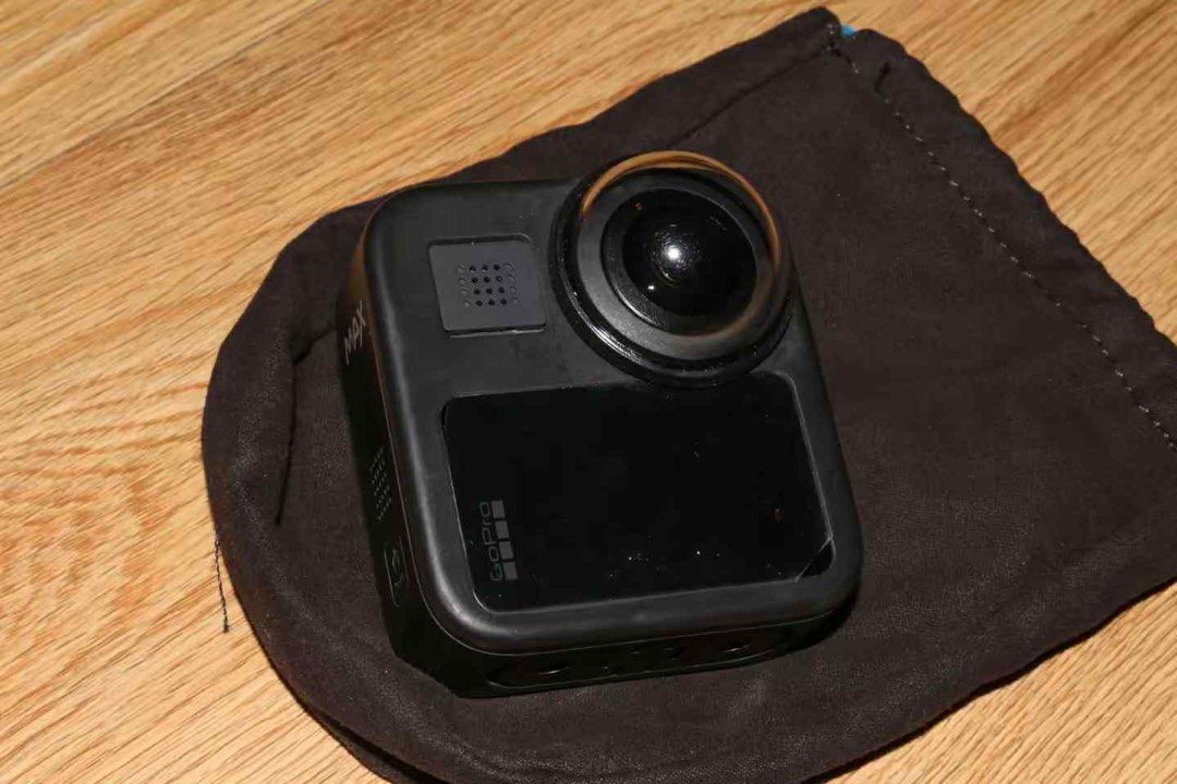 GoPro Max 360 (Category: Cameras) located in Pasay City. Submitted by michmonteros (Listing ID 1389645966, Image 2). Description: Gopro max 360 , complete box, 2 batteries included with 2 in 1 charger No hidden issue, never nabagsak maingat po owner.