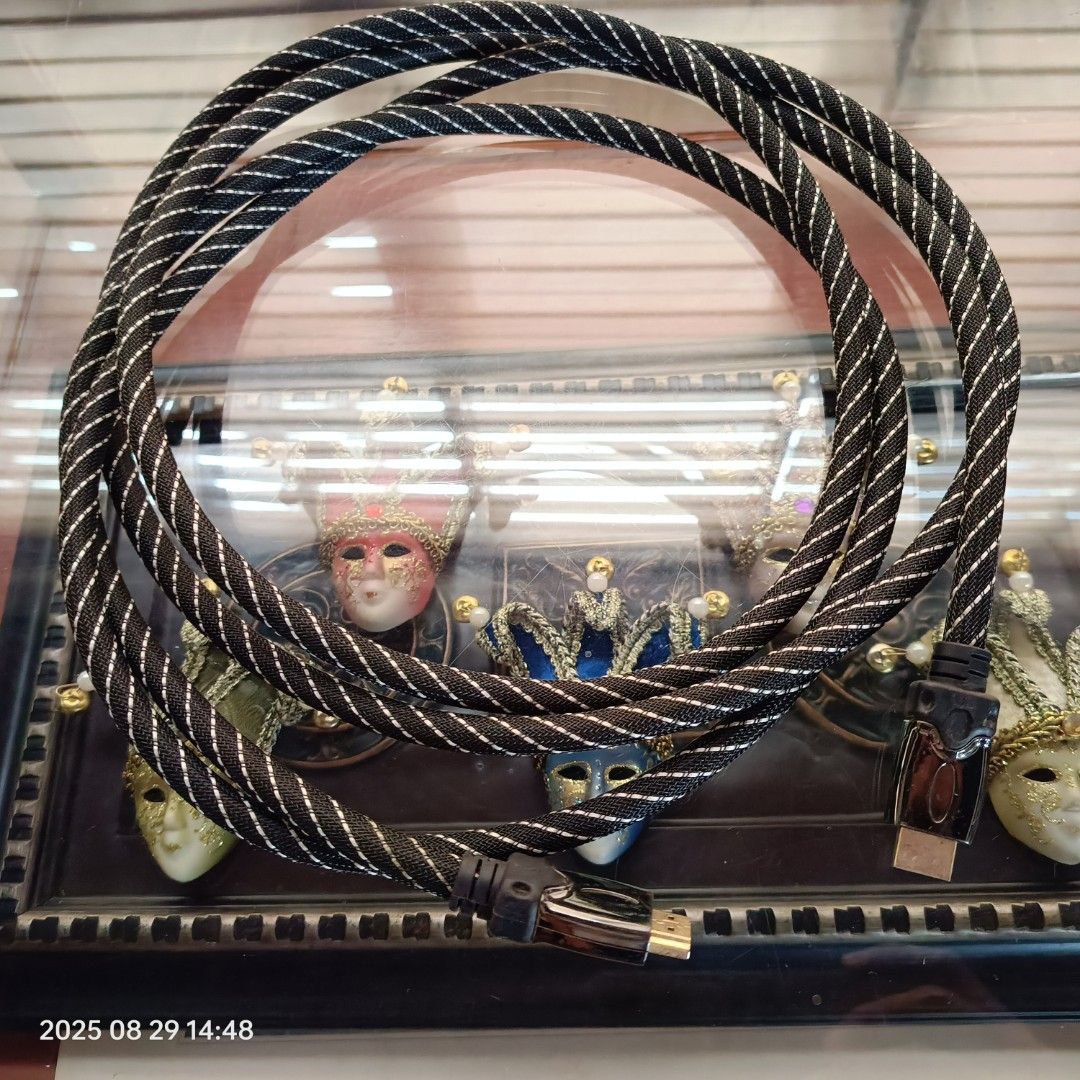 HDMI Cable (Category: Entertainment Systems & Smart Home Devices) located in Calasiao. Submitted by anthonypeter (Listing ID 1389565820, Image 1). Description: High quality braided HDMI cable. 10ft long. not like the thin cheap ones in shop ee or Laz ada.