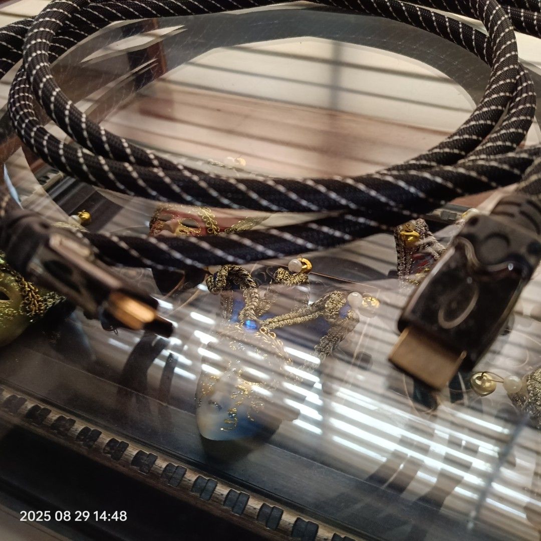 HDMI Cable (Category: Entertainment Systems & Smart Home Devices) located in Calasiao. Submitted by anthonypeter (Listing ID 1389565820, Image 2). Description: High quality braided HDMI cable. 10ft long. not like the thin cheap ones in shop ee or Laz ada.