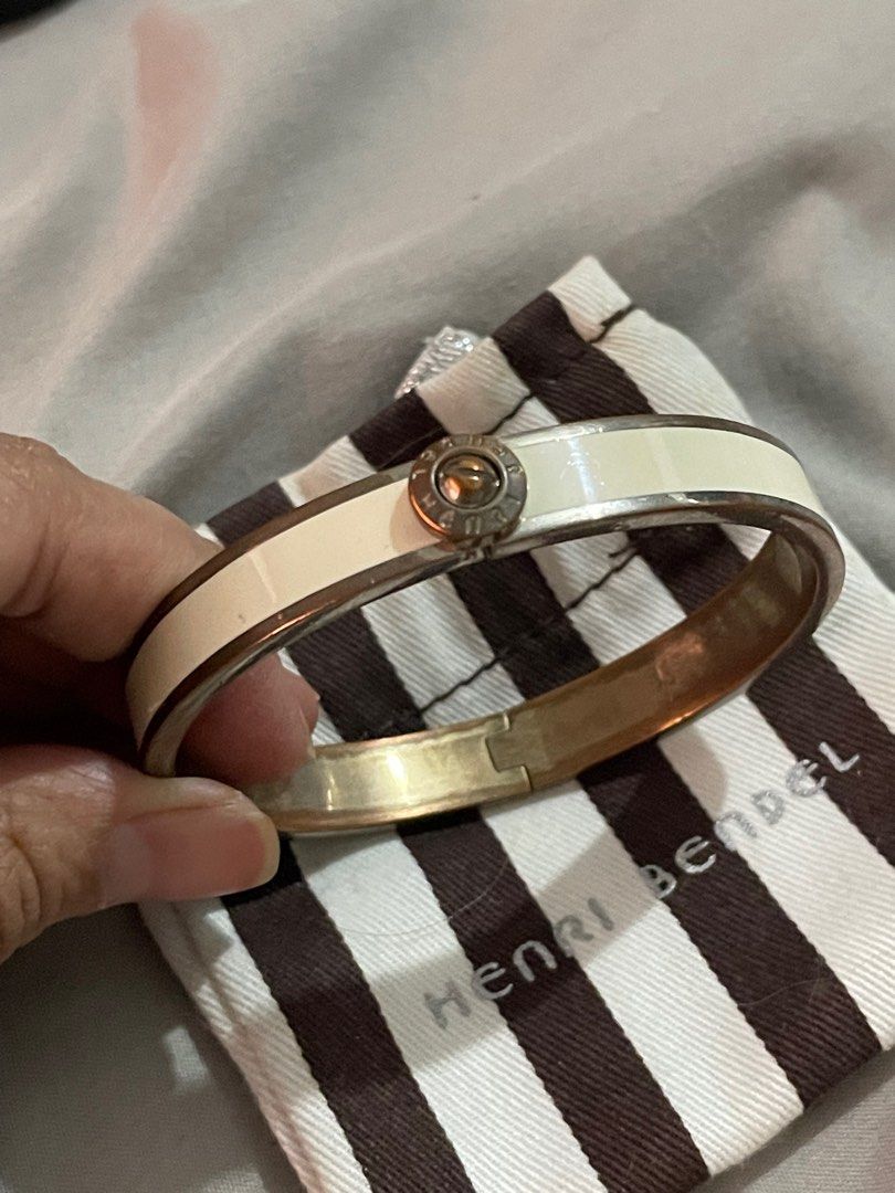 Henri Bendel Bangles (Category: Bracelets) located in Quezon City. Submitted by decluttertherapymnl (Listing ID 1389642016, Image 3). Description: For Sale Used Bangle Glittered 850 Used Bangle White 450 RFS Decluttering Payment online or cash upon pick up Pick up only in Pasig.